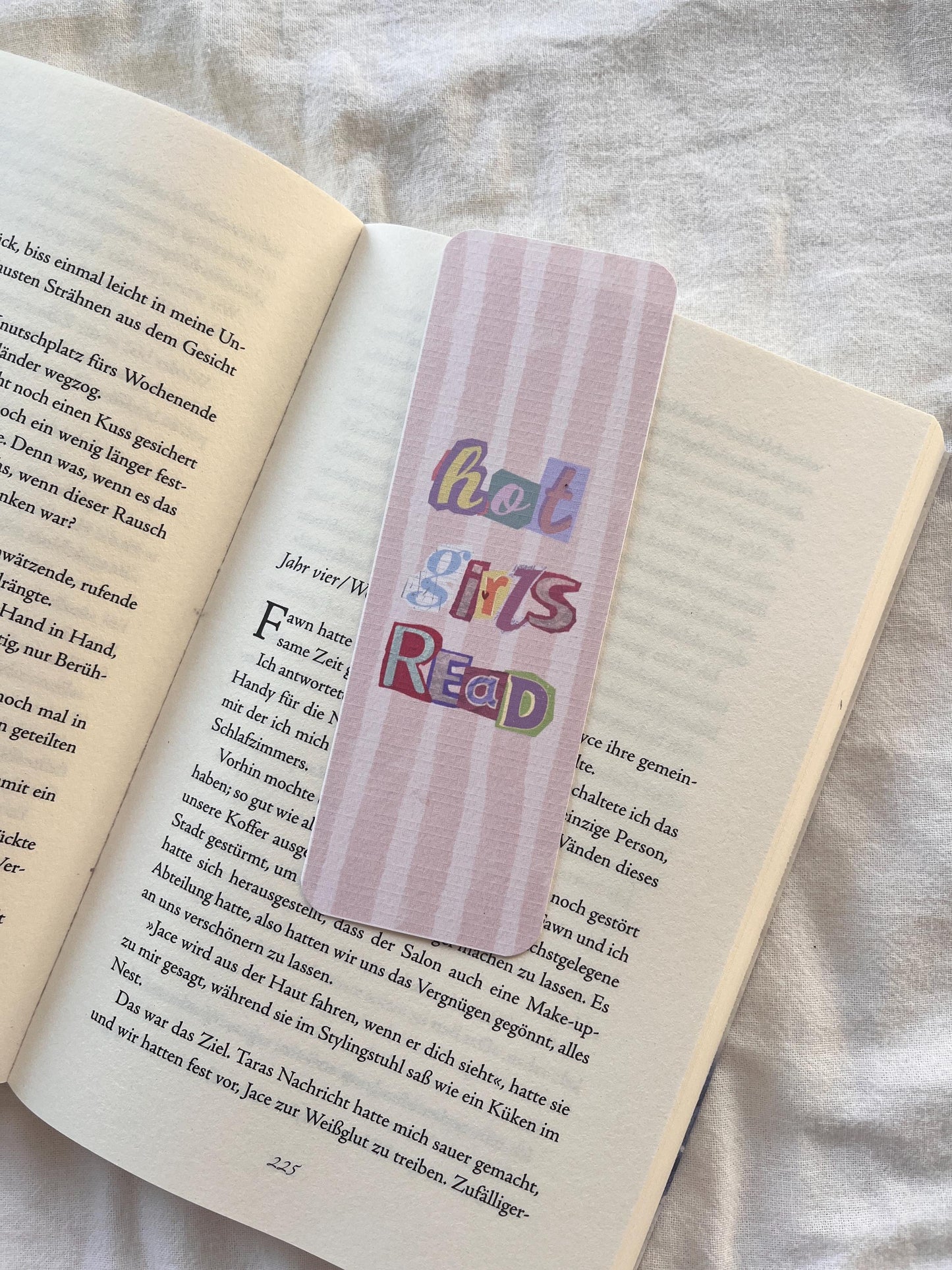 Lesezeichen „Hot Girls Read“