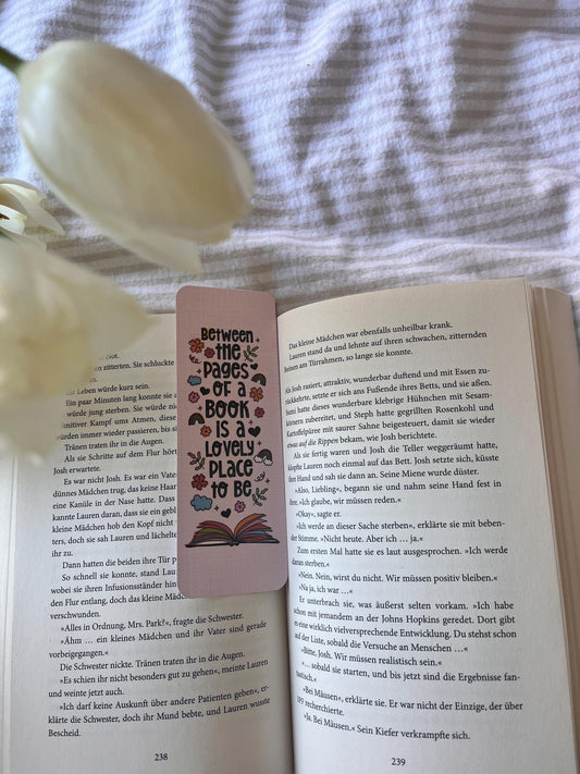 Lesezeichen „Between the Pages of a Book“