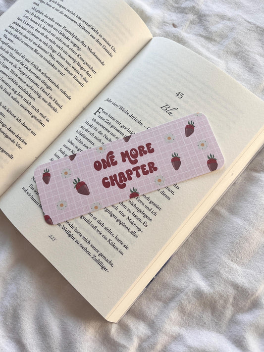 Lesezeichen „One more chapter“ – Erdbeer-Design